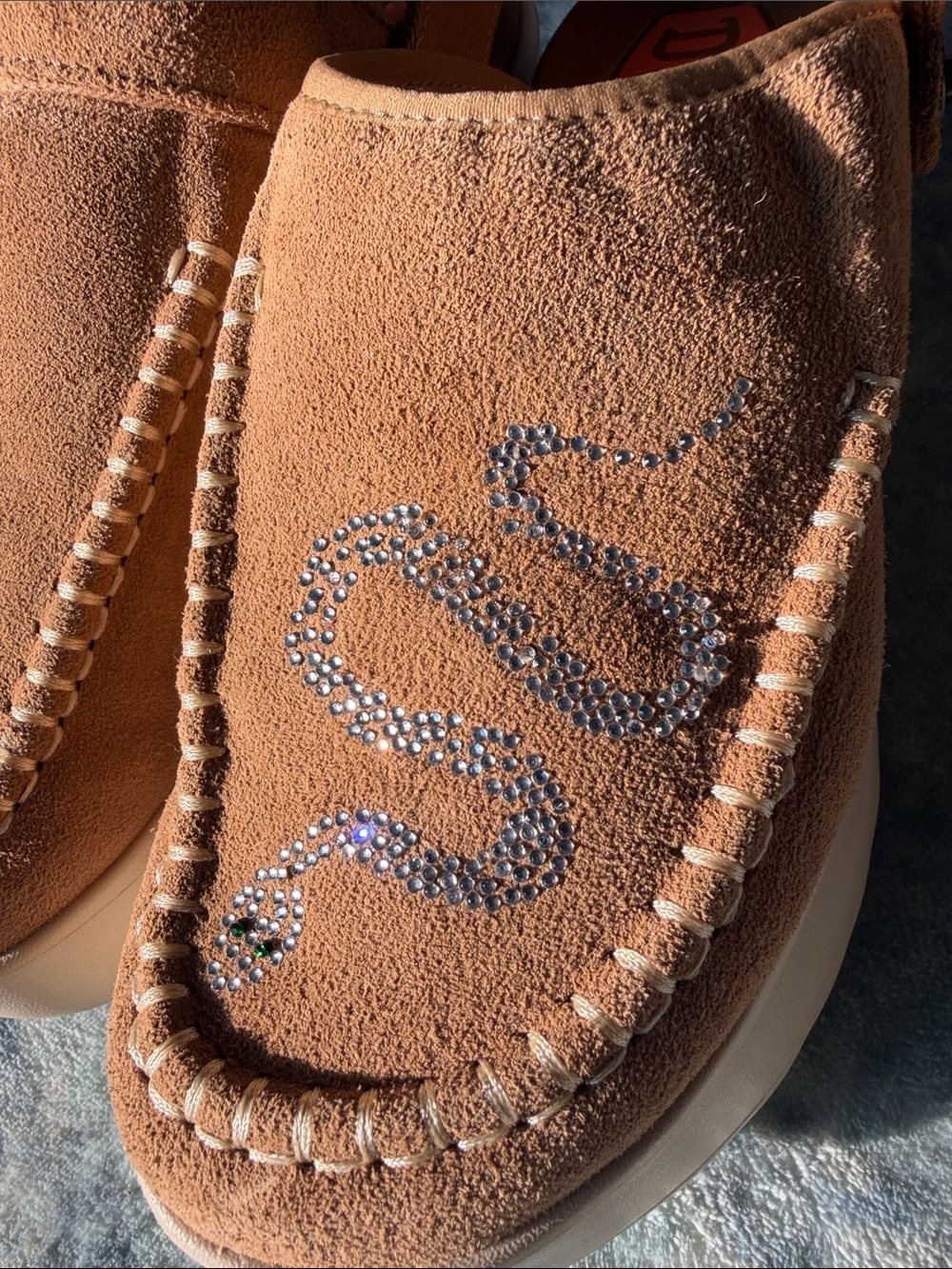 Hey Dude Delray Clog Suede Size 8 - customized with crystal snake decal - Picture 13 of 13